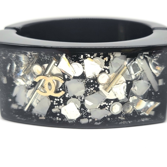 Chanel 2009 Black Resin Rectangular Hinged Bangle with Silver Beads and Glass - Picture 4 of 12